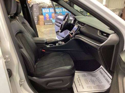 Used 2024 Jeep Grand Cherokee Altitude image 35