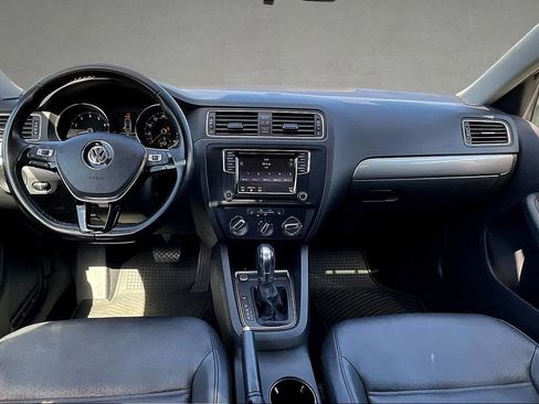 Used 2017 Volkswagen Jetta SE FWD image 8