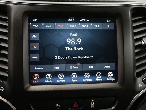 Used 2022 Jeep Cherokee Trailhawk w/ Premium Leather Package AWD/4WD image 19