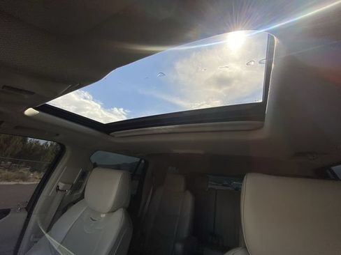 Used 2018 Cadillac Escalade Luxury AWD/4WD image 21