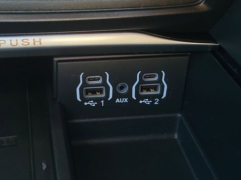 Used 2024 Chrysler Pacifica Limited w/ S Appearance Package FWD image 24