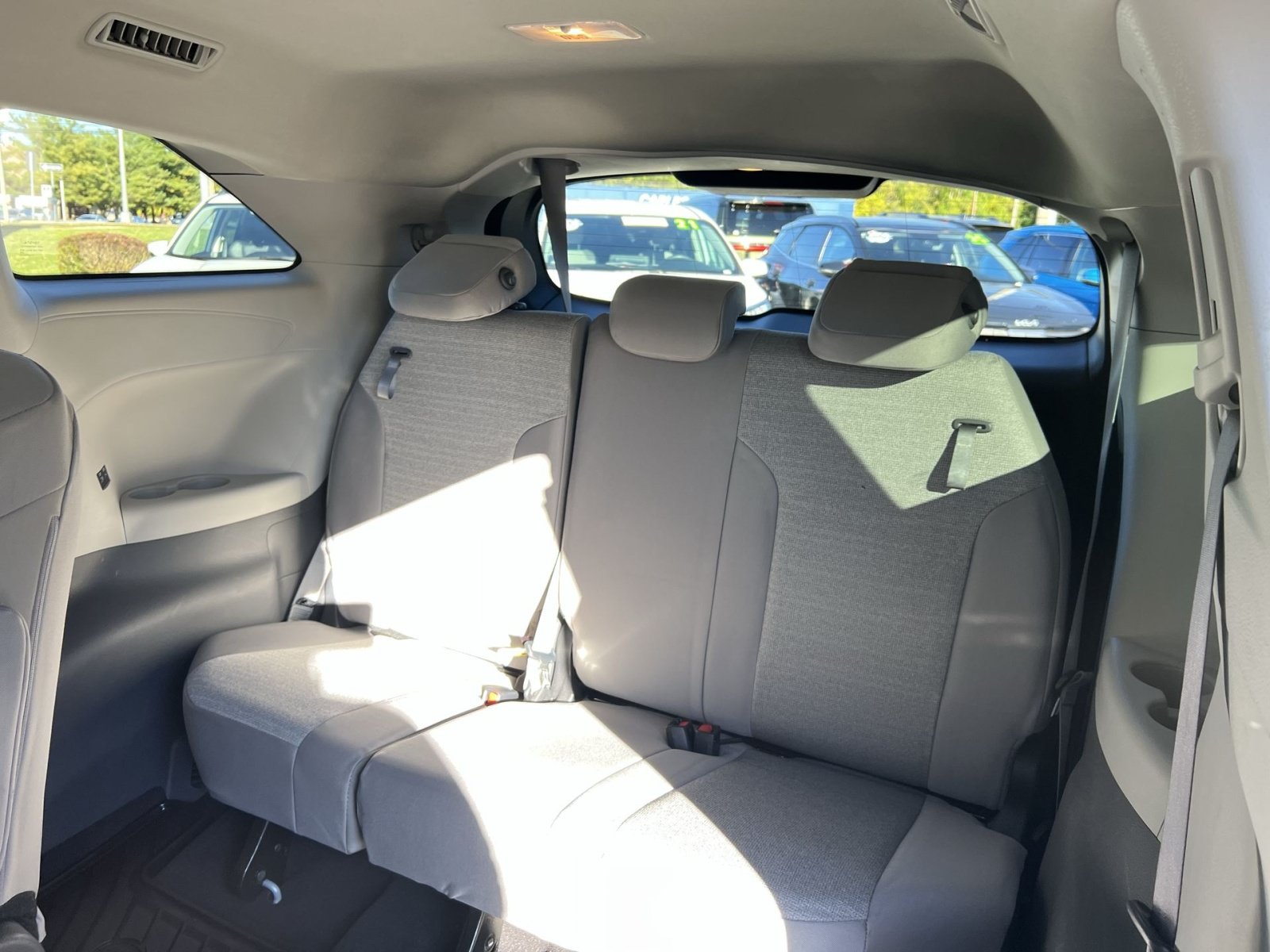 Used 2024 Toyota Sienna LE AWD/4WD image 24