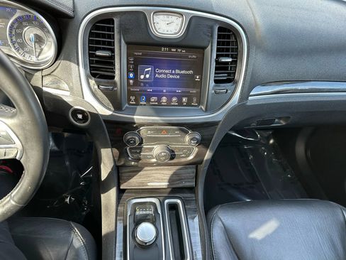 Used 2016 Chrysler 300 Limited image 35