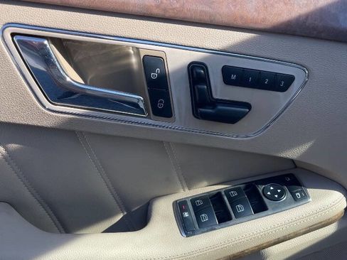 Used 2011 Mercedes-Benz E 350 4MATIC Sedan image 21