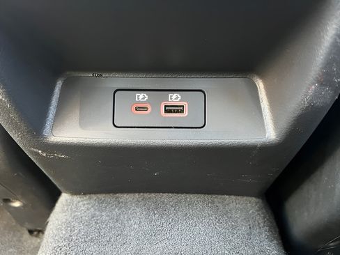 Used 2025 Nissan Altima 2.5 SV FWD image 31