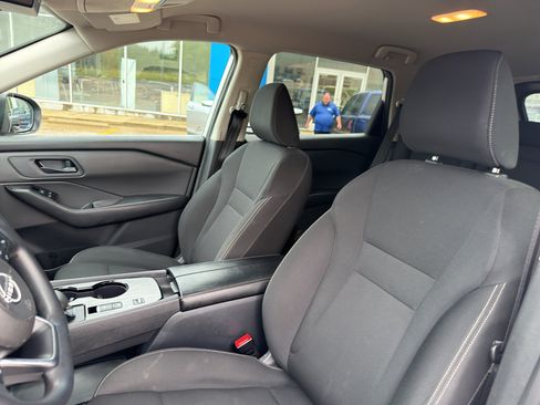 Used 2024 Nissan Rogue S FWD image 34