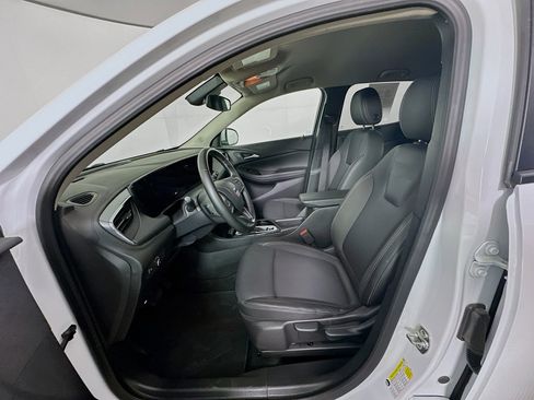 Used 2025 Buick Encore GX Preferred AWD/4WD image 13