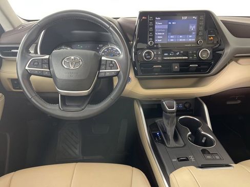 Certified 2022 Toyota Highlander XLE image 7
