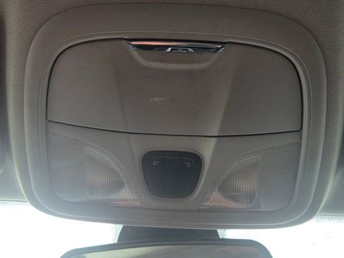 Used 2019 Jeep Cherokee Latitude w/ Cold Weather Group AWD/4WD image 28