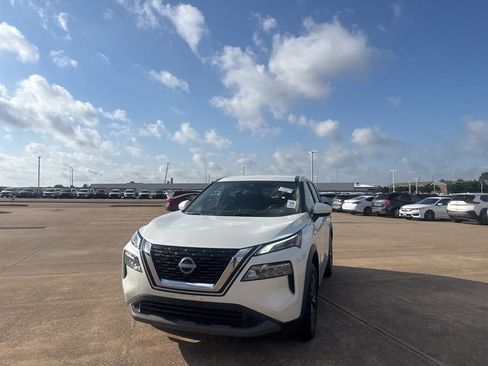 Certified 2023 Nissan Rogue SV FWD image 6
