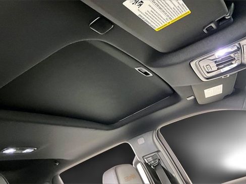 Used 2024 Chevrolet Silverado 1500 High Country w/ Technology Package image 27