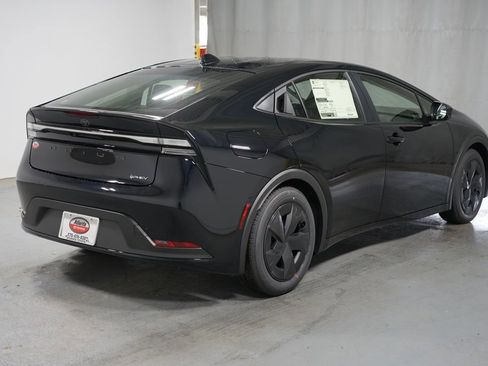 New 2026 Toyota Prius Plug-In Hybrid FWD image 9