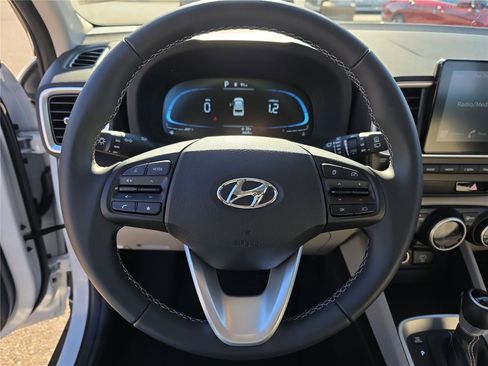 Certified 2025 Hyundai Venue SEL image 21