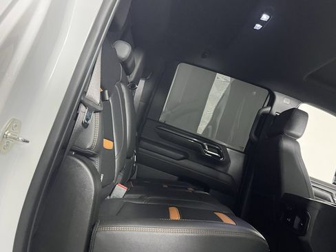 Used 2024 GMC Sierra 2500 AT4 w/ AT4 Preferred Package image 31