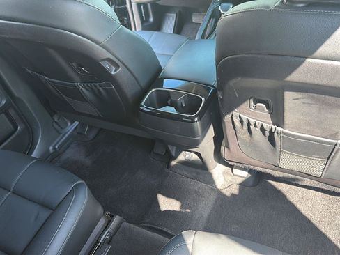 Used 2024 Kia Telluride EX w/ EX Captain's Chair Package FWD image 21