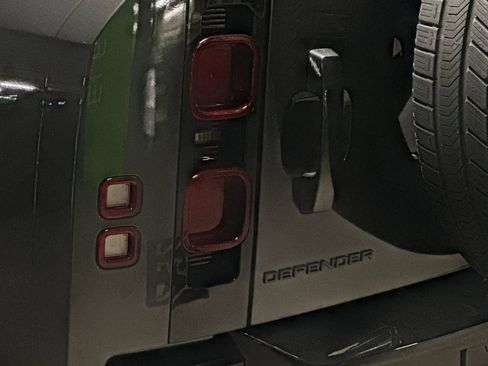 New 2025 Land Rover Defender 110 X-Dynamic SE image 14