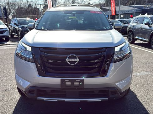 Certified 2023 Nissan Pathfinder SL w/ Black Appearance Package image 2