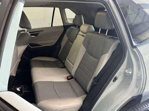 Used 2022 Toyota RAV4 XLE Premium AWD/4WD image 20