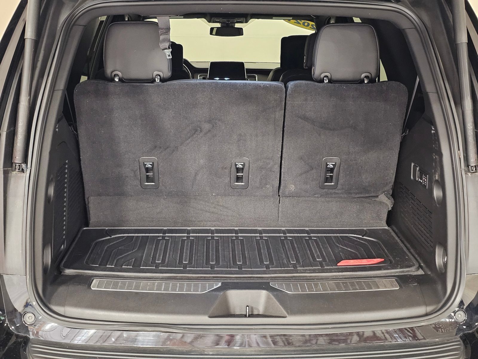 Used 2021 GMC Yukon AT4 w/ Rear Media and Nav Package AWD/4WD image 23