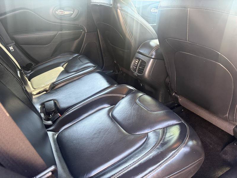 Used 2016 Jeep Cherokee Limited AWD/4WD image 6