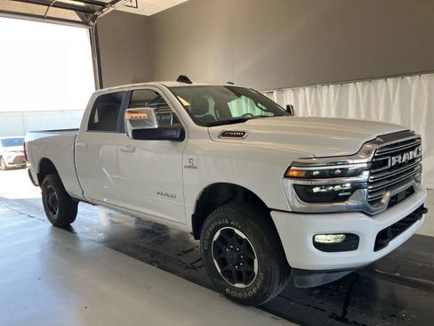 Used 2026 RAM 2500 Laramie AWD/4WD image 2