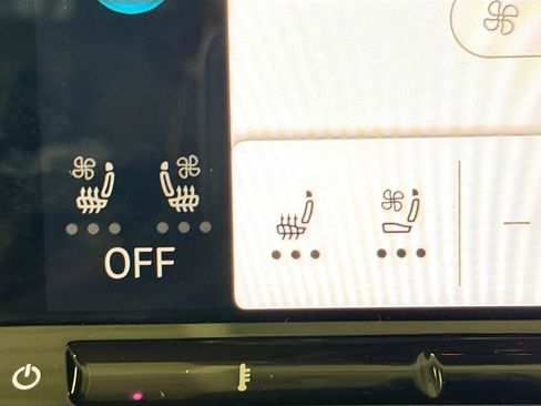 Used 2025 Volkswagen Atlas SE image 18