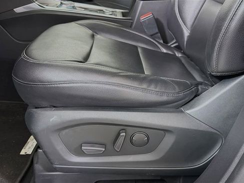 Used 2020 Ford Explorer XLT w/ Equipment Group 202A image 21