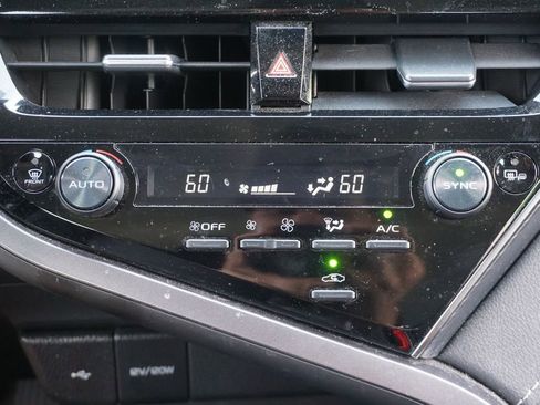 Used 2023 Toyota Camry SE FWD image 11