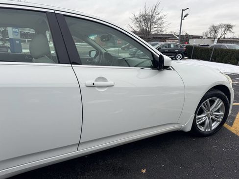 Used 2011 INFINITI G37 x w/ Premium Pkg image 6
