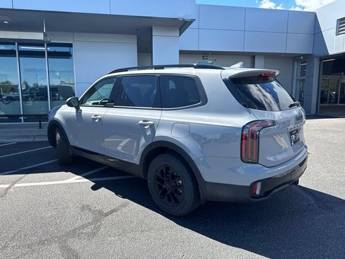 Used 2025 Kia Telluride AWD image 3