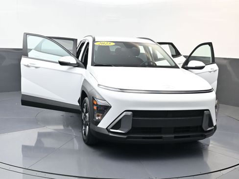 Certified 2025 Hyundai Kona SEL FWD image 29