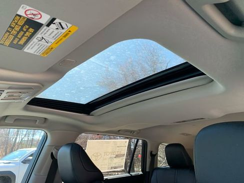 New 2026 Toyota Highlander XLE image 24