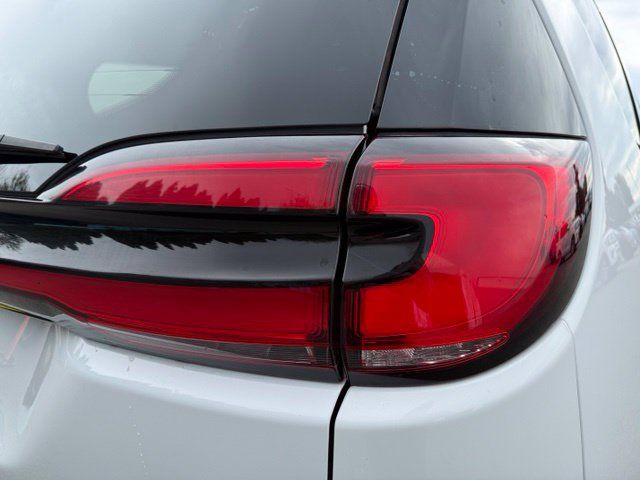 Used 2025 Chrysler Pacifica Select FWD image 14