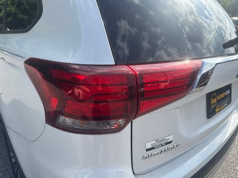 Used 2020 Mitsubishi Outlander SE AWD/4WD image 9