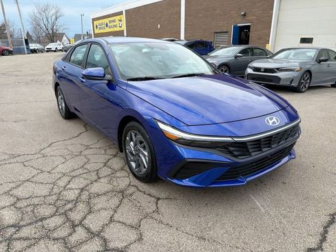 Used 2024 Hyundai Elantra SEL FWD image 11