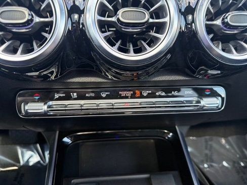 Used 2022 Mercedes-Benz GLB 250 4MATIC w/ Premium Package Lite image 24