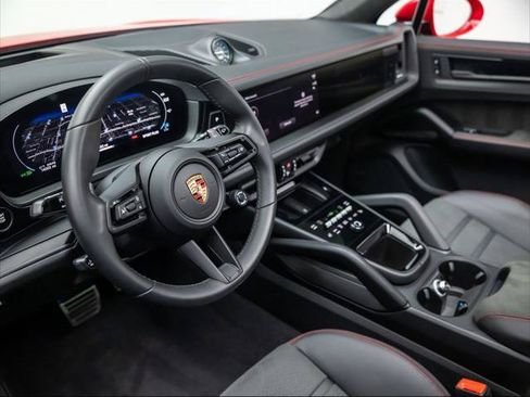 Used 2025 Porsche Cayenne GTS AWD/4WD image 13