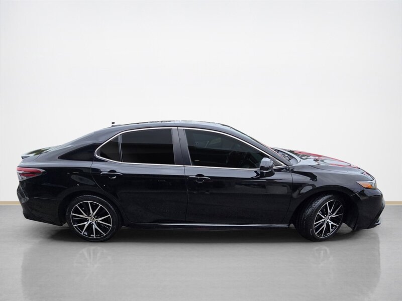 Used 2023 Toyota Camry SE w/ Audio Upgrade Package FWD image 2