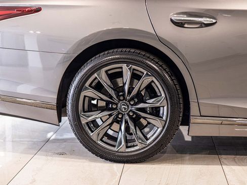 Used 2022 Lexus LS 500 F Sport w/ Accessory Package (Z1) AWD/4WD image 12