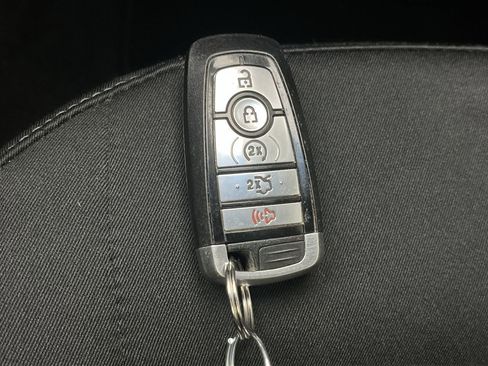 Used 2019 Ford Edge SEL image 31