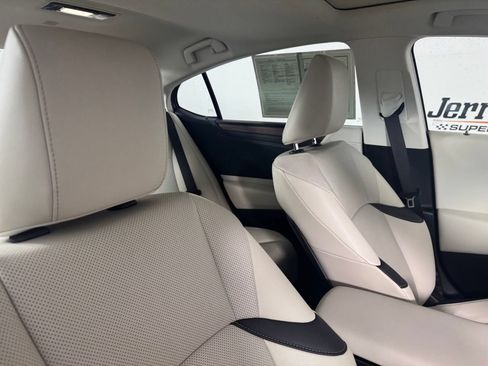 Used 2024 Lexus ES 350 w/ Premium Package FWD image 36