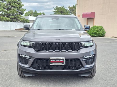 Used 2023 Jeep Grand Cherokee Limited w/ Luxury Tech Group II AWD/4WD image 37