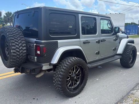 Used 2020 Jeep Wrangler Unlimited Sahara AWD/4WD image 4