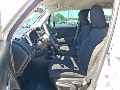 Used 2021 Jeep Renegade Latitude FWD image 10