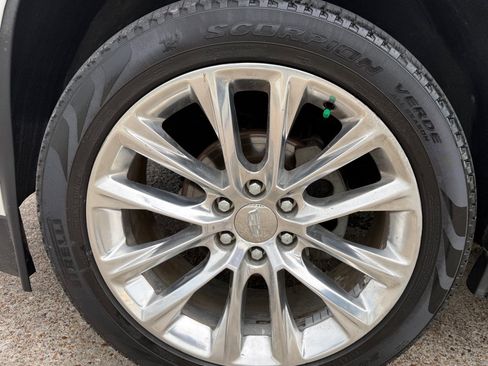 Used 2018 Cadillac Escalade Luxury AWD/4WD image 35