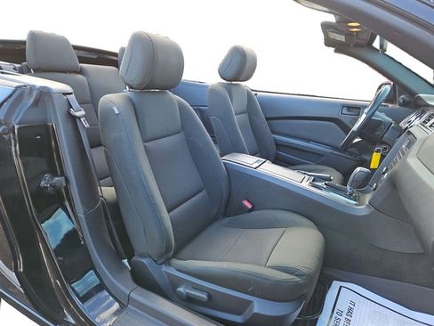 Used 2014 Ford Mustang Convertible image 39