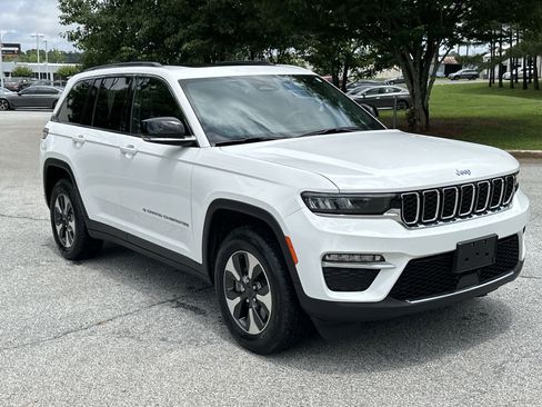 Used 2024 Jeep Grand Cherokee Limited 4xe image 3