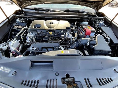 Used 2020 Toyota Camry XLE image 9