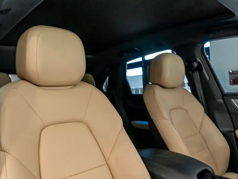 Certified 2025 Porsche Cayenne AWD/4WD image 30