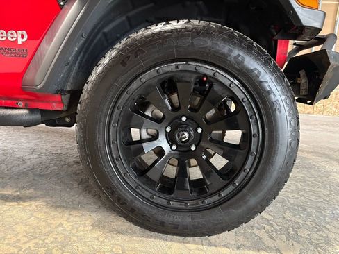 Used 2018 Jeep Wrangler Unlimited Sport S AWD/4WD image 22